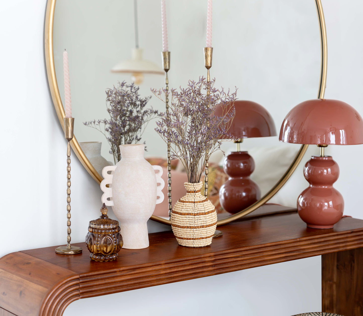 Console Arcadia acacia bois chaud dans une chambre contemporaine — Bōme