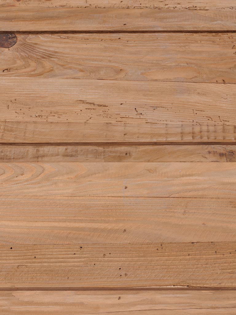 Détail madriers pin recyclé nœuds naturels table Yakta — Bōme