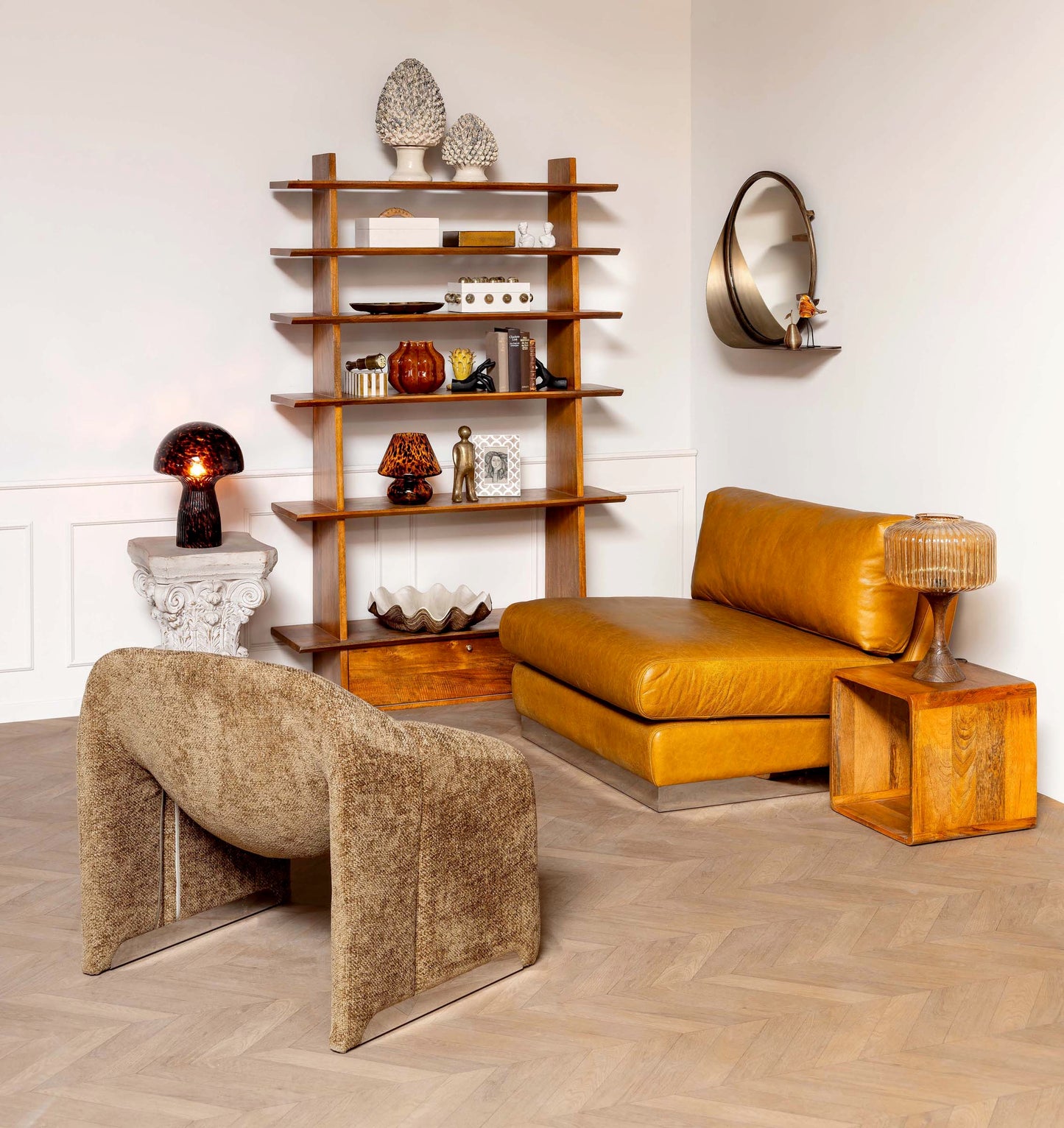 Fauteuil rétro sixties Cosmopolitan dans un salon contemporain — Bōme