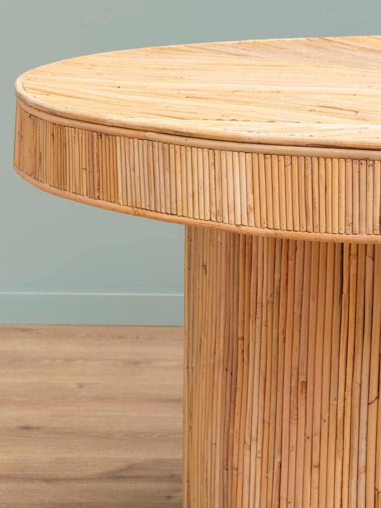 Détail frise rotin naturel autour plateau table Carica — Bōme
