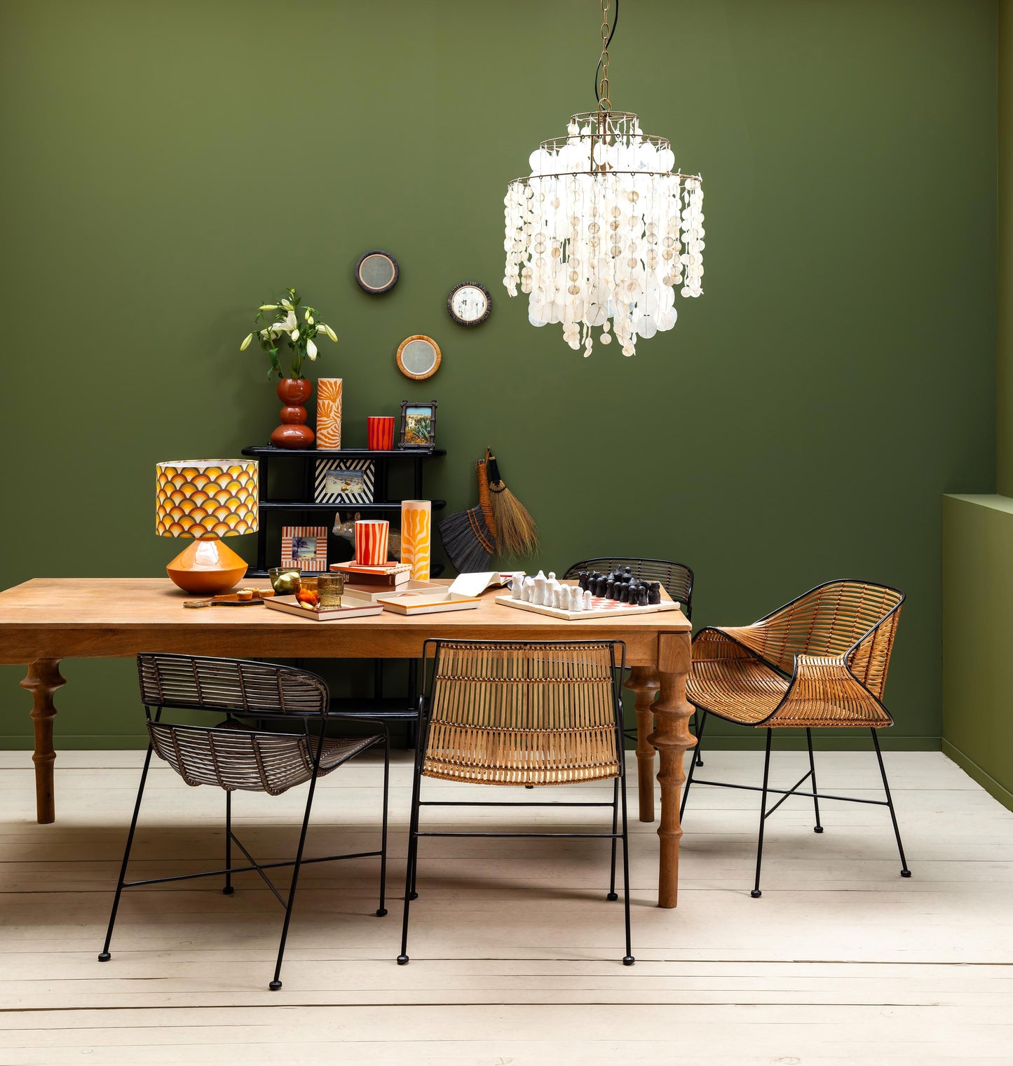 Chaise Zeyra autour d'une table salle à manger — Bōme
