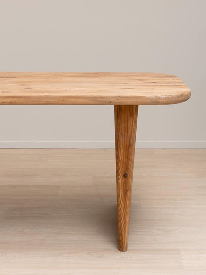 Détail pied pin recyclé massif table Utah — Bōme