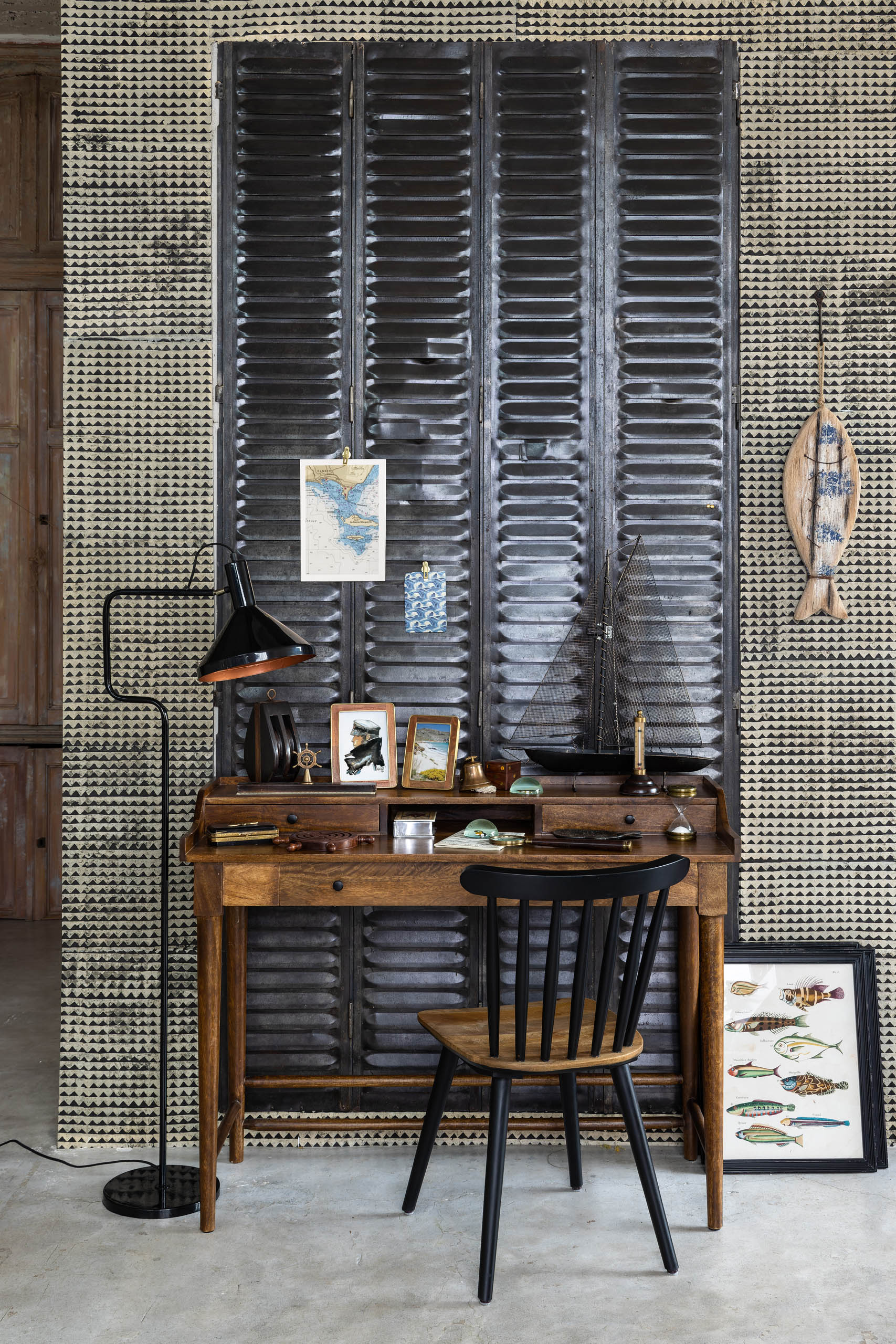 Bureau Beauvoir manguier dans un espace bureau mid-century — Bōme