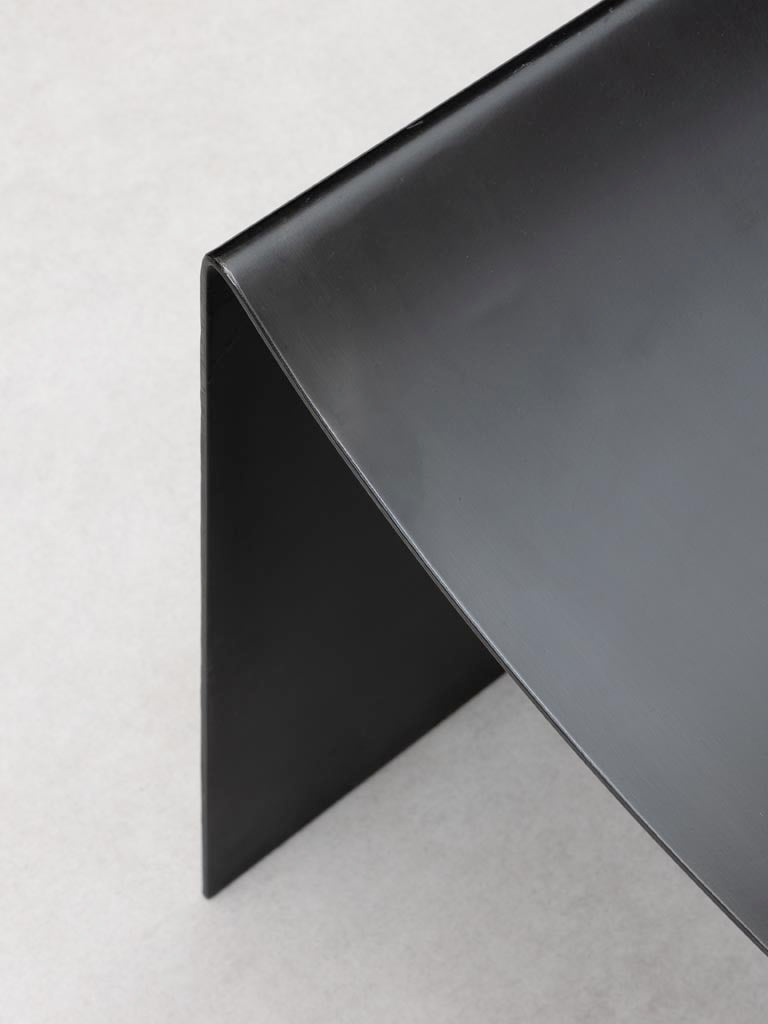 Détail construction fer massif tabouret Maniak — Bōme