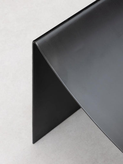 Détail construction fer massif tabouret Maniak — Bōme