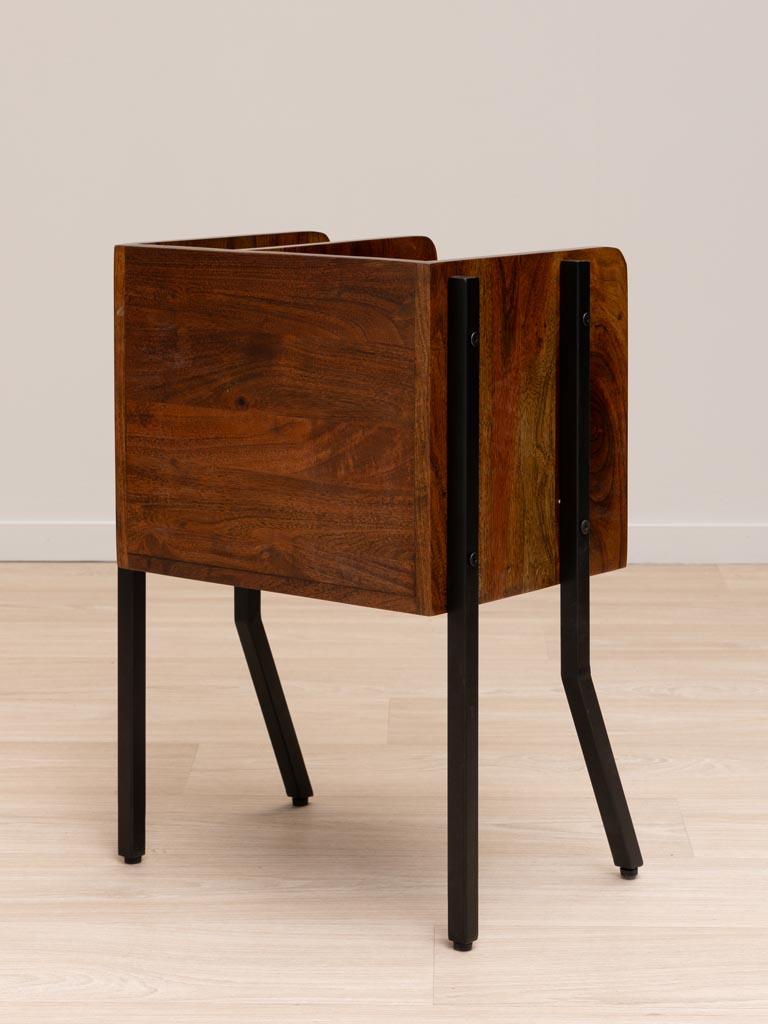 Table chevet Flow manguier pieds inclinés de dos — Bōme