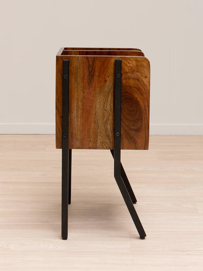 Table chevet Flow manguier pieds inclinés profil — Bōme