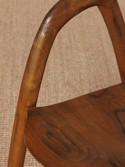 Détail grain bois Sungkai chaise Lennor — Bōme