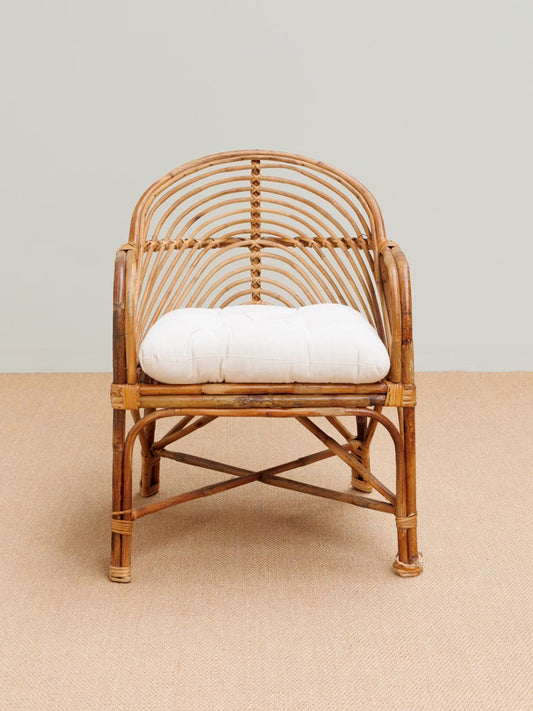 Chaise rotin naturel coussin blanc Manille vue de face — Bōme