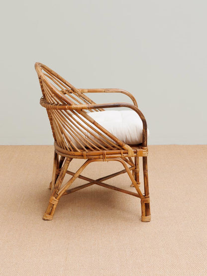 Chaise Manille rotin bois foncé profil — Bōme