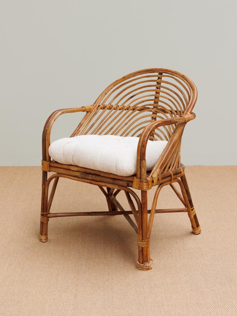 Chaise rotin naturel coussin blanc Manille vue de face — Bōme