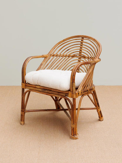 Chaise rotin naturel coussin blanc Manille vue de face — Bōme
