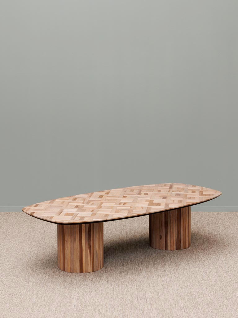 Table basse teck marqueterie chevrons Alezan angle 3/4 — Bōme