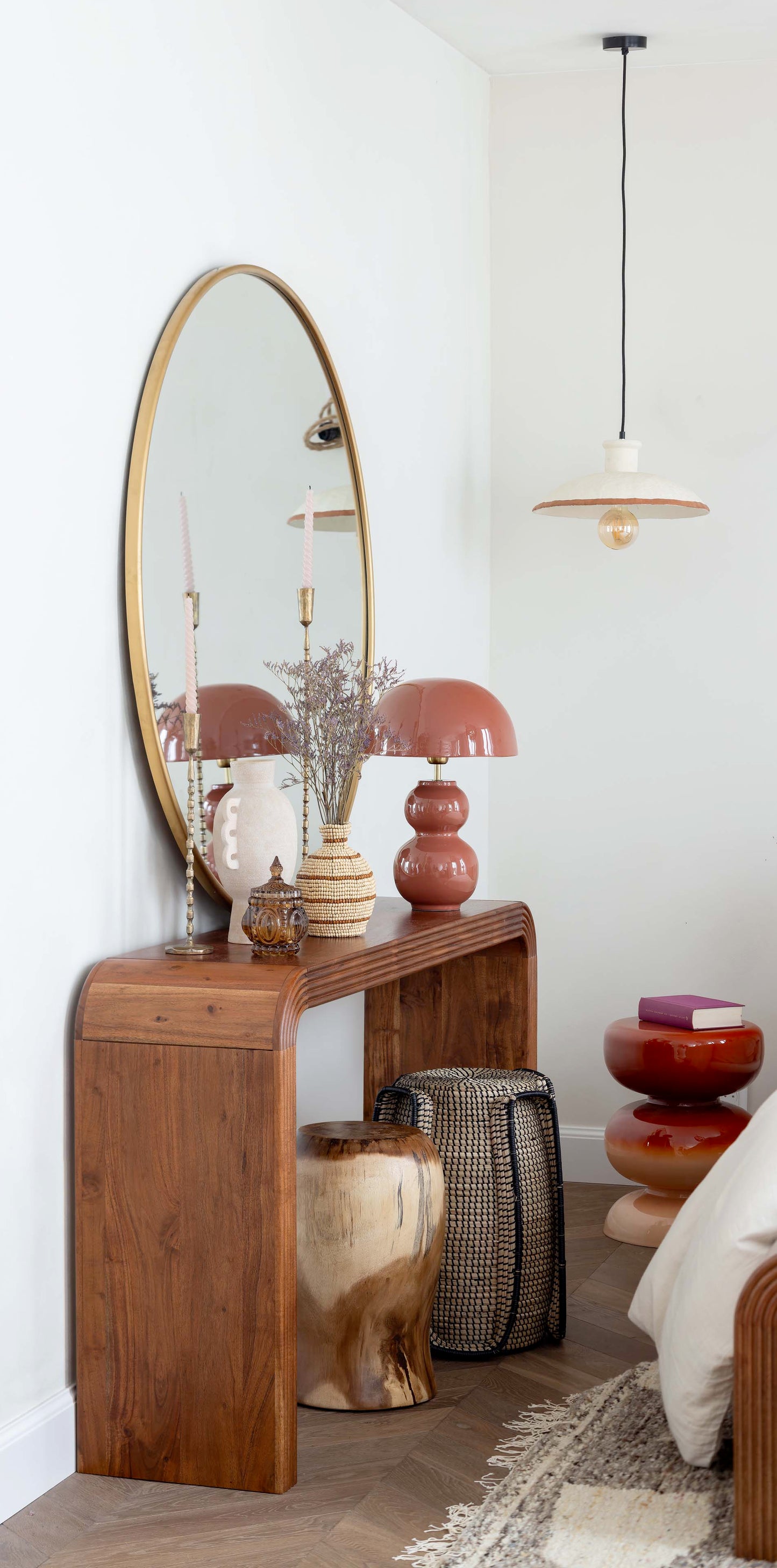  Console Arcadia acacia bois chaud dans une chambre contemporaine — Bōme