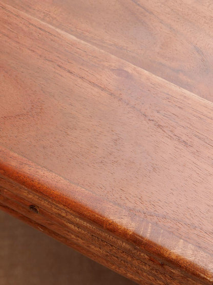 Détail veines acacia massif bois chaud table Arcadia — Bōme