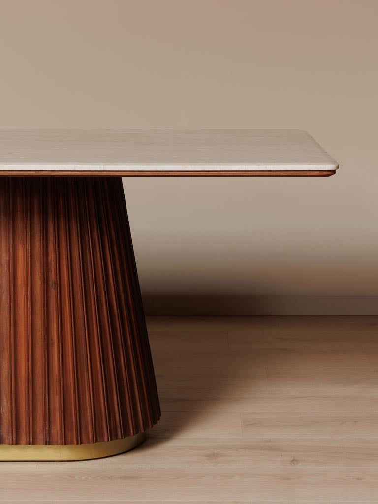 Détail base cannelée manguier bois foncé table Obsidia — Bōme