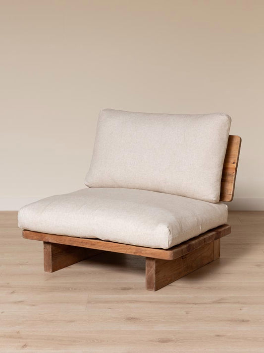 Fauteuil tissu beige pin recyclé Nordic Chic vue de face — Bōme