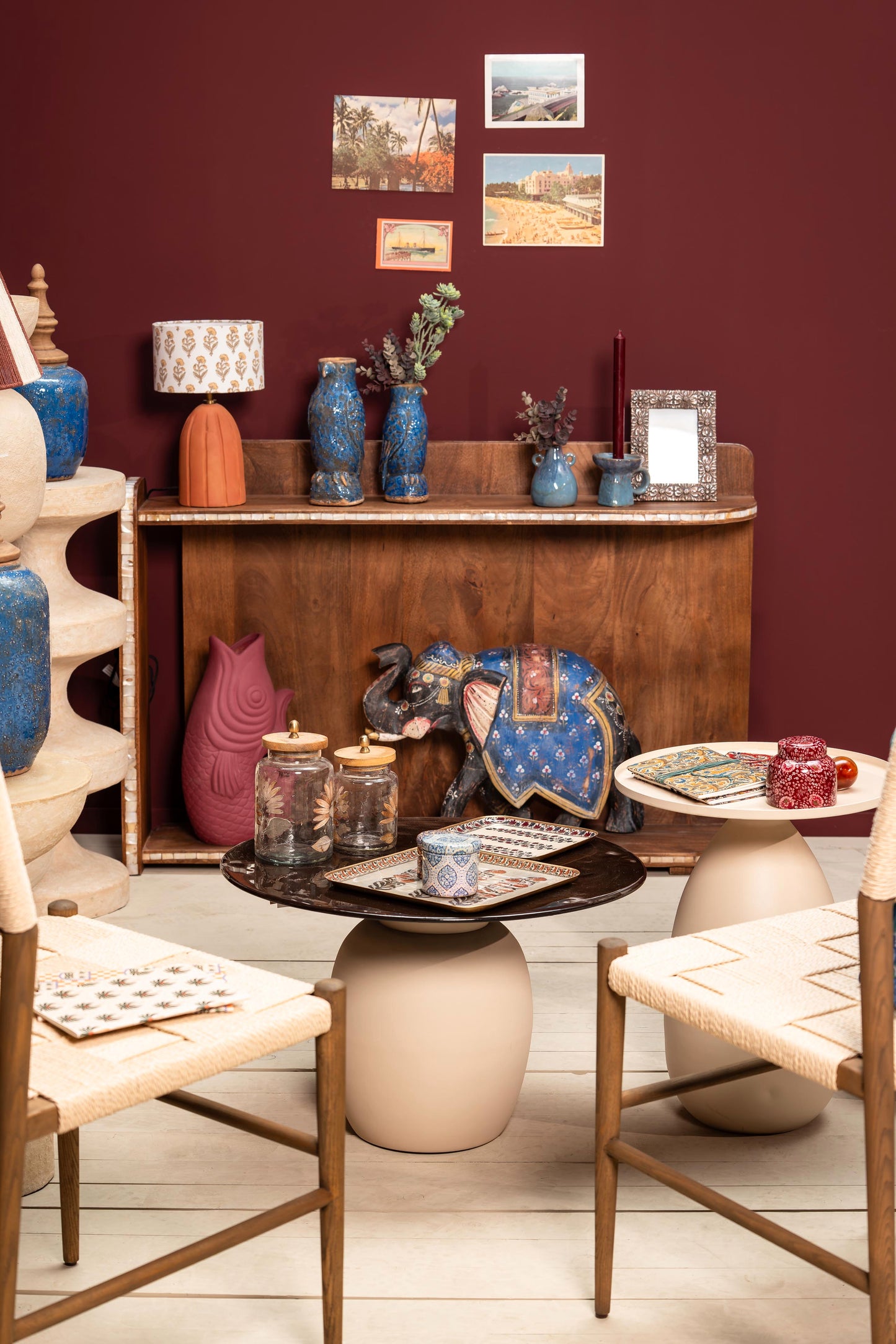 Console Argana manguier corne dans un salon contemporain — Bōme