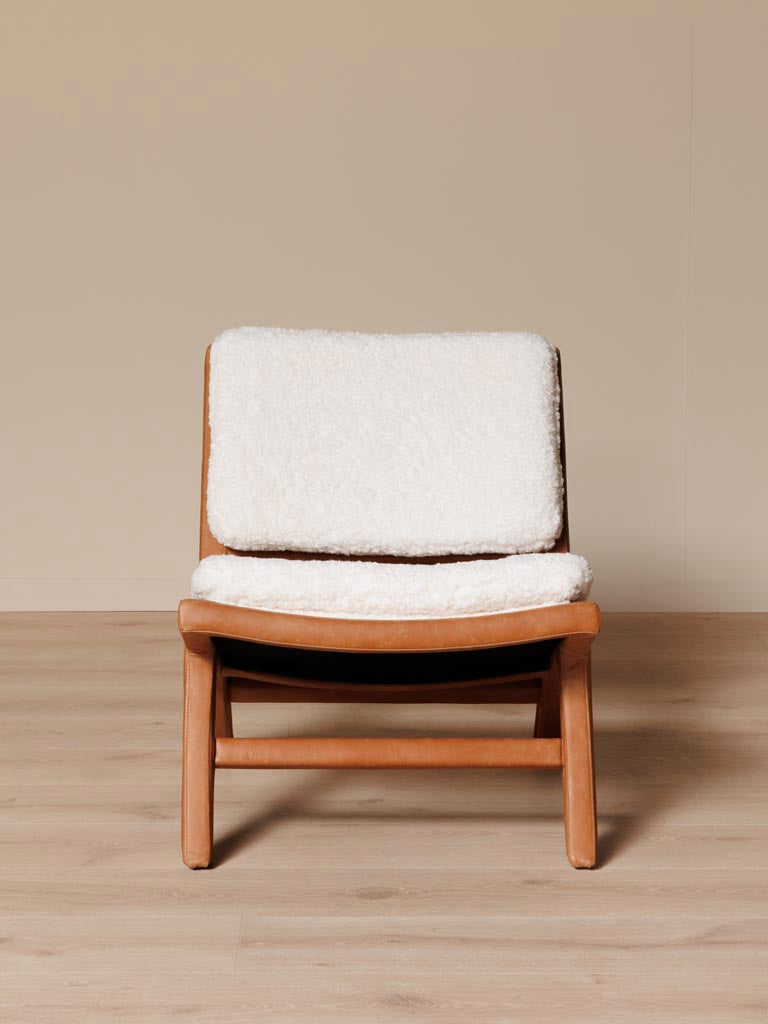Fauteuil cuir marron frêne cuivré Méribel vue de face — Bōme