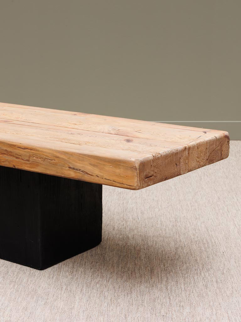 Détail nœuds pin recyclé bois clair plateau table Dionysos — Bōme