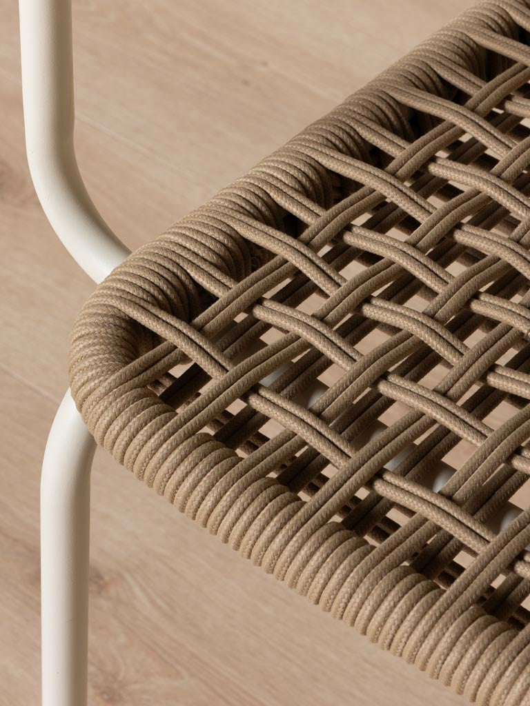 Détail tressage géométrique corde beige chaise Riviera — Bōme
