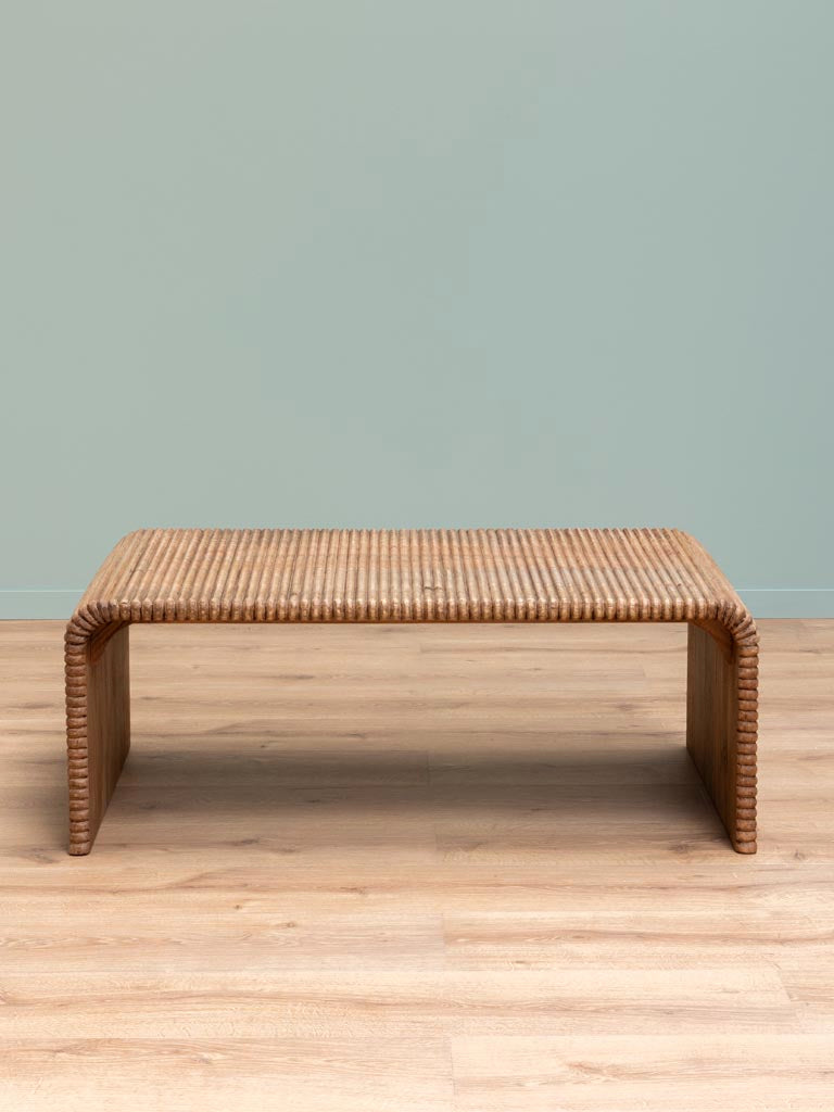 Table basse cannelée manguier bois moyen Arcana vue de face — Bōme