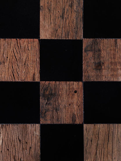 Détail damier bois recyclé et marbre noir table basse Kadrie — Bōme
