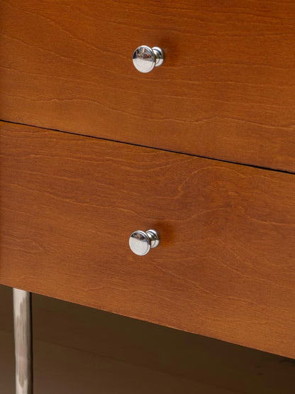 Détail tiroirs chrome bouleau bureau Maurice — Bōme