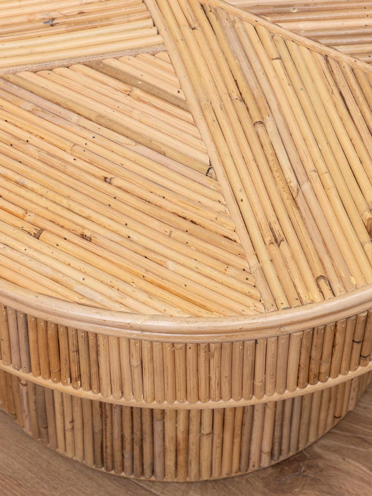 Détail motif chevrons rotin naturel bois clair table basse Carica — Bōme