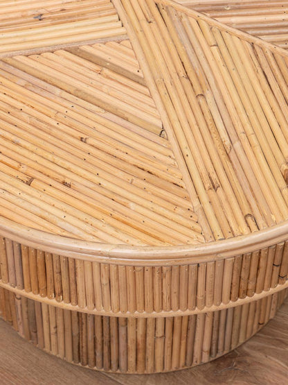 Détail motif chevrons rotin naturel bois clair table basse Carica — Bōme
