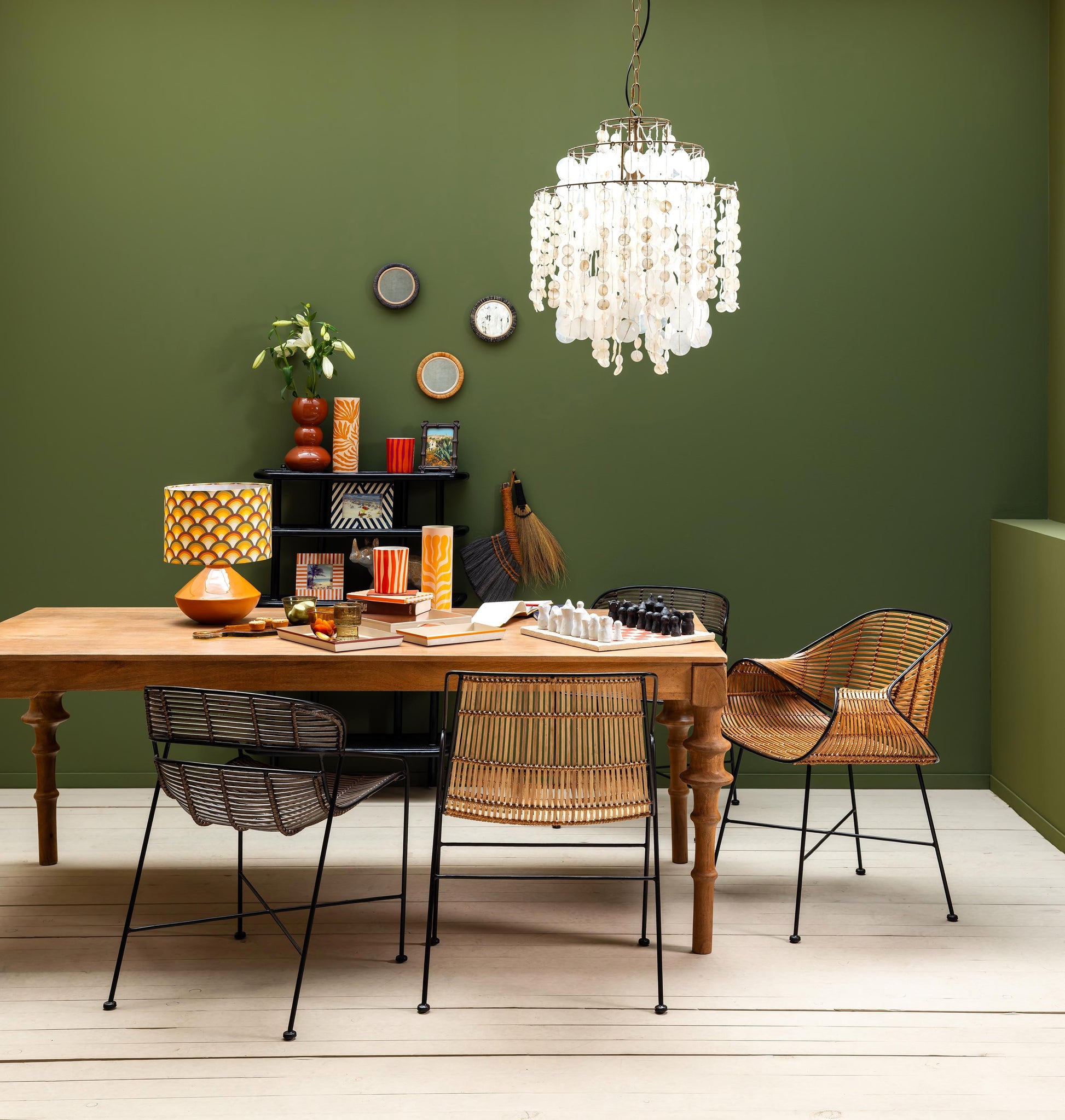 Chaise Zeyra autour d'une table salle à manger — Bōme