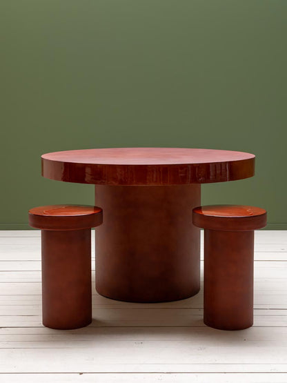 Table design sixties fer laqué bordeaux Grenade avec deux tabourets — Bōme