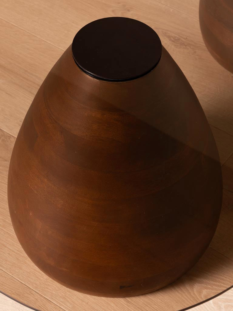 Détail pied conique sculpté manguier bois foncé table Ganache — Bōme