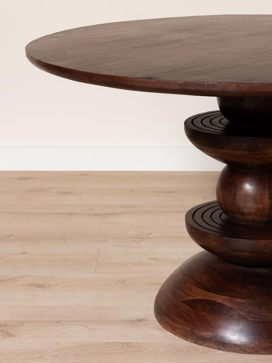 Détail pied sculpté trois éléments manguier foncé table Cup — Bōme